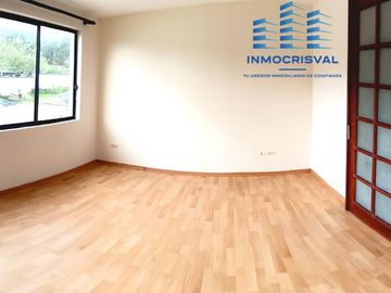 🏡 Casa de 3 pisos en VENTA en San Juan de Conocoto – 5 habitaciones – 372 m² – Conjunto privado