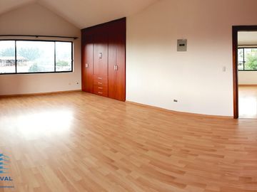 🏡 Casa de 3 pisos en VENTA en San Juan de Conocoto – 5 habitaciones – 372 m² – Conjunto privado