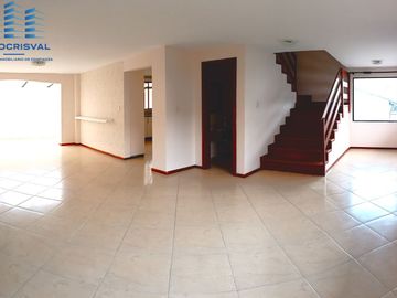 🏡 Casa de 3 pisos en VENTA en San Juan de Conocoto – 5 habitaciones – 372 m² – Conjunto privado