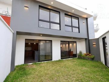 Casa nueva frente a área verde en Monte Magno