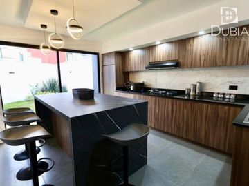 Casa nueva frente a área verde en Monte Magno