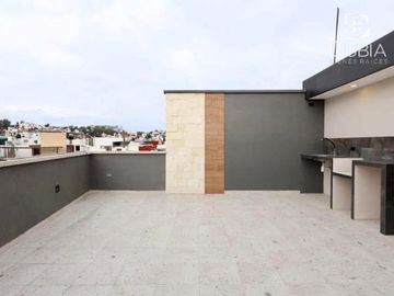 Casa nueva frente a área verde en Monte Magno
