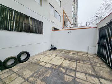VENDO DEPA Y COCHERA EN MAGDALENA