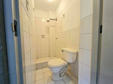 Vendo departamento 121 m2, en primer piso, 3 dormitorios, terraza y estacionamiento en Av. Higuereta Surco
