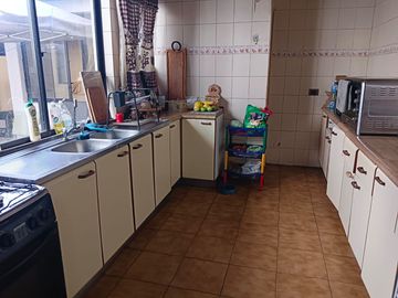 Oportunidad: Amplia casa 4 dormitorios en Los Lirios, Concepción