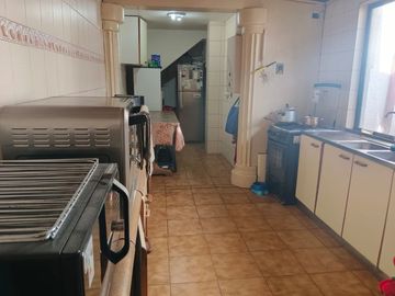 Oportunidad: Amplia casa 4 dormitorios en Los Lirios, Concepción