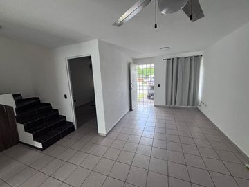 CASA EN VENTA, EN CORREGIDORA, QUERETARO