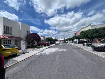 CASA EN VENTA, EN CORREGIDORA, QUERETARO