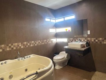 Venta de Casa en Cuenca, Sector Ricaurte cerca a la Mega Tienda del Sur