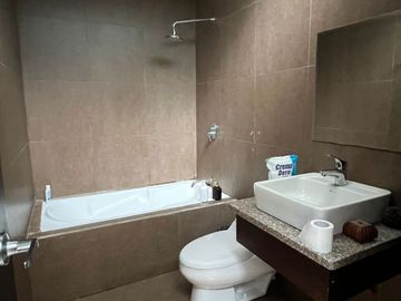 Venta de Casa en Cuenca, Sector Ricaurte cerca a la Mega Tienda del Sur