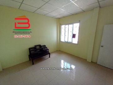 บ้านแฝด หมู่บ้าน ทรัพย์ธานี รังสิต-คลอง 9 เนื้อที่ 37.1 ตรว. ใกล้ซีเจ ซูเปอร์มาร์เก็ต สาขารังสิตคลอง 9 ถนนรังสิต-นครนายก ตำบลลำผักกูด อำเภอธัญบุรี จัง