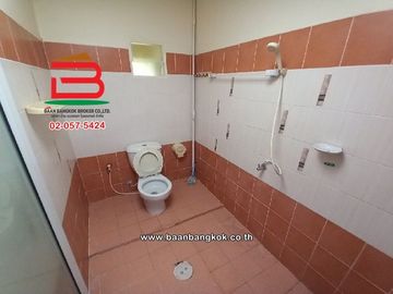 บ้านแฝด หมู่บ้าน ทรัพย์ธานี รังสิต-คลอง 9 เนื้อที่ 37.1 ตรว. ใกล้ซีเจ ซูเปอร์มาร์เก็ต สาขารังสิตคลอง 9 ถนนรังสิต-นครนายก ตำบลลำผักกูด อำเภอธัญบุรี จัง
