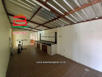 บ้านแฝด หมู่บ้าน ทรัพย์ธานี รังสิต-คลอง 9 เนื้อที่ 37.1 ตรว. ใกล้ซีเจ ซูเปอร์มาร์เก็ต สาขารังสิตคลอง 9 ถนนรังสิต-นครนายก ตำบลลำผักกูด อำเภอธัญบุรี จัง