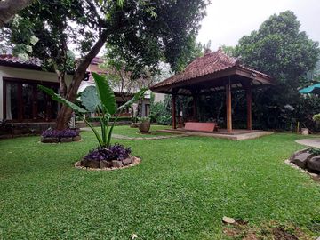 Rumah Komplek Tropical Modern Furnished Area Ragunan Jakarta Selatan