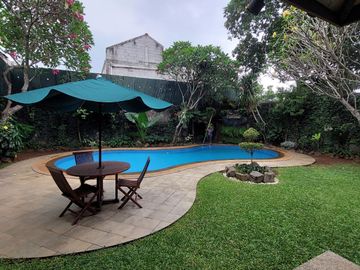 Rumah Komplek Tropical Modern Furnished Area Ragunan Jakarta Selatan