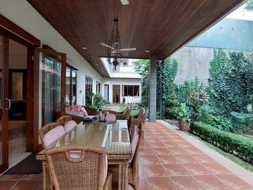 Rumah Komplek Tropical Modern Furnished Area Ragunan Jakarta Selatan