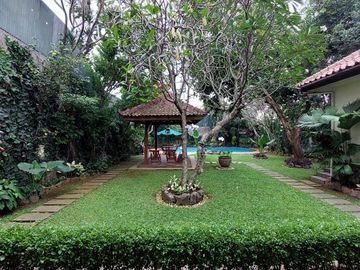 Rumah Komplek Tropical Modern Furnished Area Ragunan Jakarta Selatan