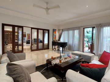 Rumah Komplek Tropical Modern Furnished Area Ragunan Jakarta Selatan