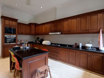 Rumah Komplek Tropical Modern Furnished Area Ragunan Jakarta Selatan