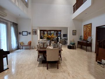 Rumah Komplek Tropical Modern Furnished Area Ragunan Jakarta Selatan
