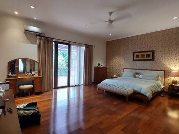 Rumah Komplek Tropical Modern Furnished Area Ragunan Jakarta Selatan