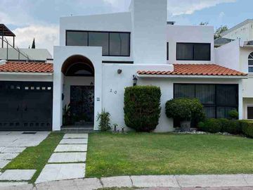 Casa En Venta En Pueblo Nuevo, Corregidora.