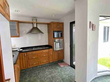 Casa En Venta En Pueblo Nuevo, Corregidora.