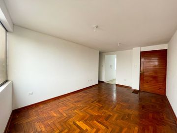 DEPARTAMENTO FLAT  EN VENTA 3er PISO AT 73 M2 INCLUYE  1 COCHERA CERCA A LA TECSUP URB.MAYORAZGO   EN EL DISTRITO DE ATE