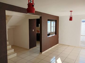 Bonita casa en venta en Real del Márques con excedente