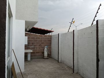 Bonita casa en venta en Real del Márques con excedente