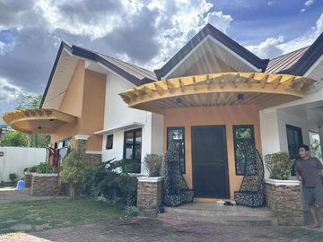 TWO HOUSES WITH GARDEN FOR SALE IN SAN FERNANDO PAMPANGA