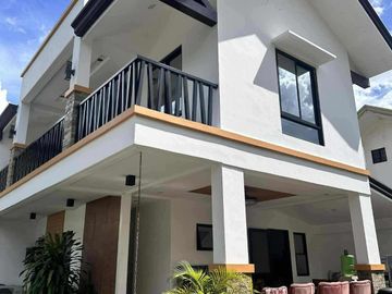 TWO HOUSES WITH GARDEN FOR SALE IN SAN FERNANDO PAMPANGA