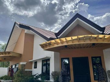 TWO HOUSES WITH GARDEN FOR SALE IN SAN FERNANDO PAMPANGA