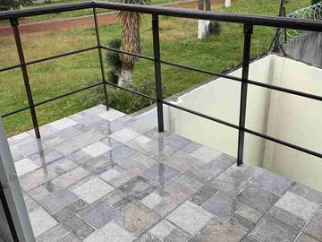 CASA CON TERRENO EXCEDENTE EN VILLAS DEL CAMPO CALIMAYA