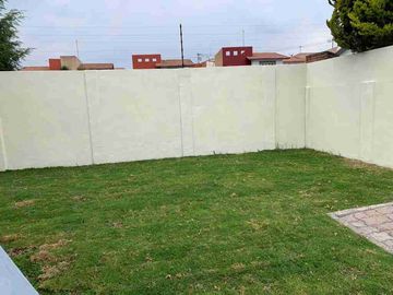 CASA CON TERRENO EXCEDENTE EN VILLAS DEL CAMPO CALIMAYA