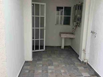 CASA CON TERRENO EXCEDENTE EN VILLAS DEL CAMPO CALIMAYA