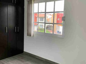 CASA CON TERRENO EXCEDENTE EN VILLAS DEL CAMPO CALIMAYA