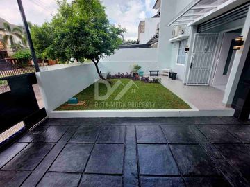 Rumah dijual murah di Serpong Park semi furnish cantik
