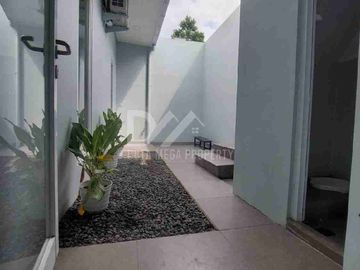 Rumah dijual murah di Serpong Park semi furnish cantik