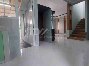 Rumah dijual murah di Serpong Park semi furnish cantik