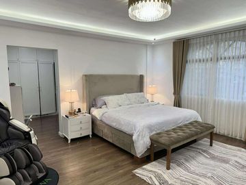 Parkplace Village 5 Spacious Bedrooms house and lot semi furnished with solar panels for sale