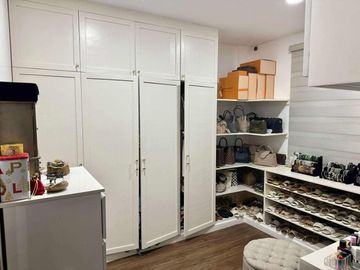 Parkplace Village 5 Spacious Bedrooms house and lot semi furnished with solar panels for sale