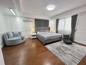 Parkplace Village 5 Spacious Bedrooms house and lot semi furnished with solar panels for sale