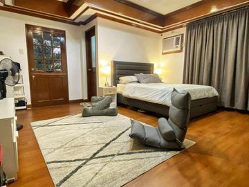 Parkplace Village 5 Spacious Bedrooms house and lot semi furnished with solar panels for sale