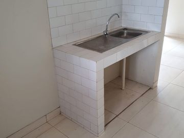 RUMAH 2 LANTAI DEKAT STASIUN KA TANJUNG BARAT