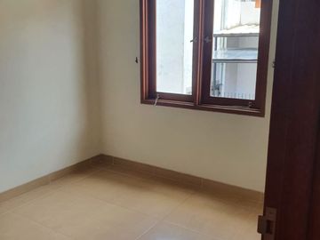 RUMAH 2 LANTAI DEKAT STASIUN KA TANJUNG BARAT