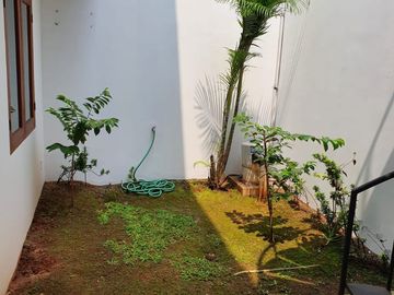 RUMAH 2 LANTAI DEKAT STASIUN KA TANJUNG BARAT