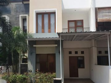 RUMAH 2 LANTAI DEKAT STASIUN KA TANJUNG BARAT