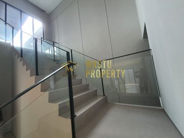 RUMAH MEWAH BARU SIAP HUNI DI TANGSEL