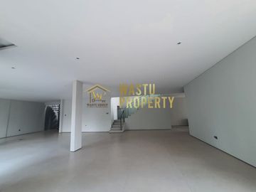 RUMAH MEWAH STRATEGIS DI TANGERANG SELATAN